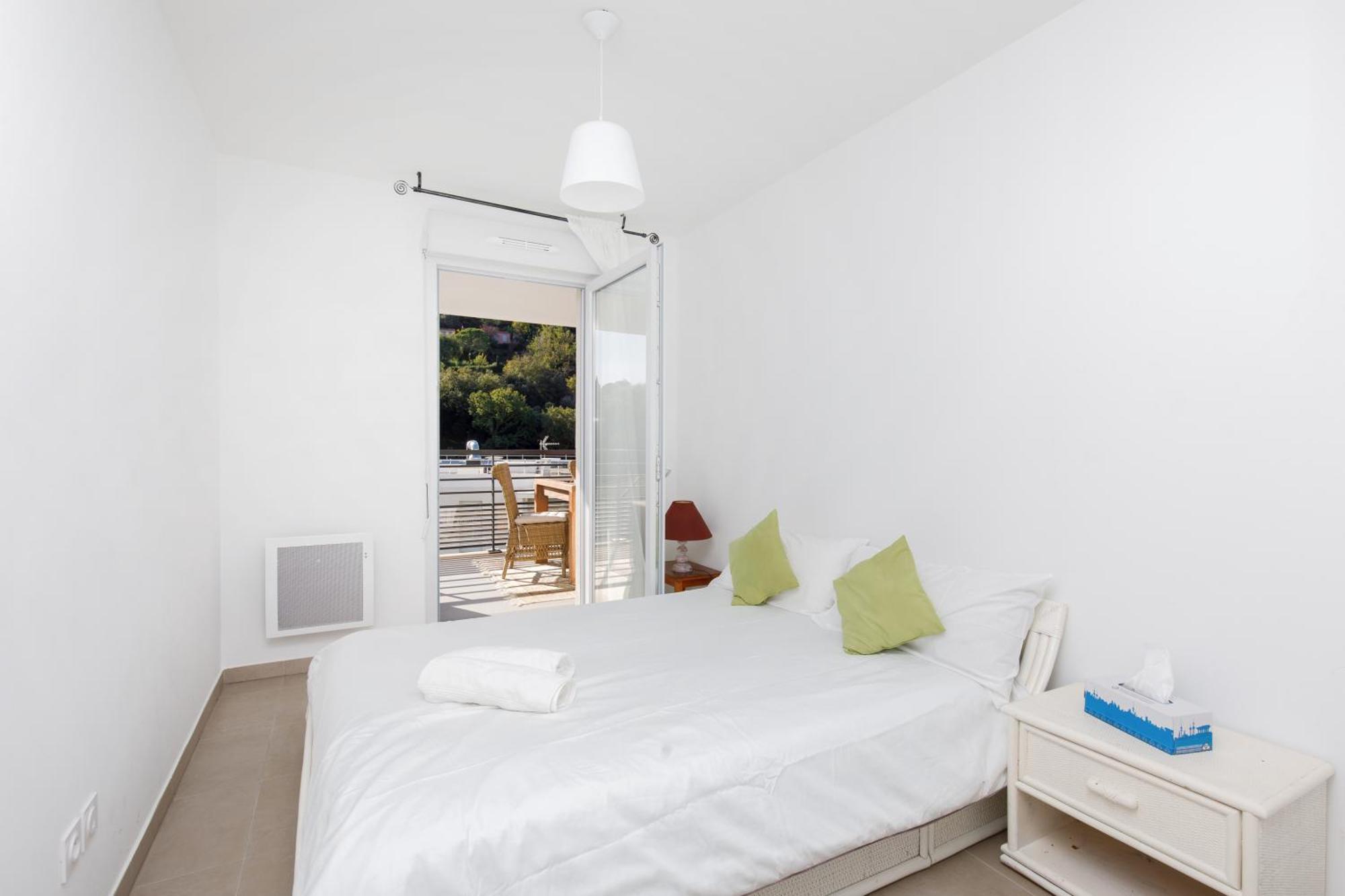 Lovely 2 Bedroom Condo With Pool Vallauris Exteriör bild