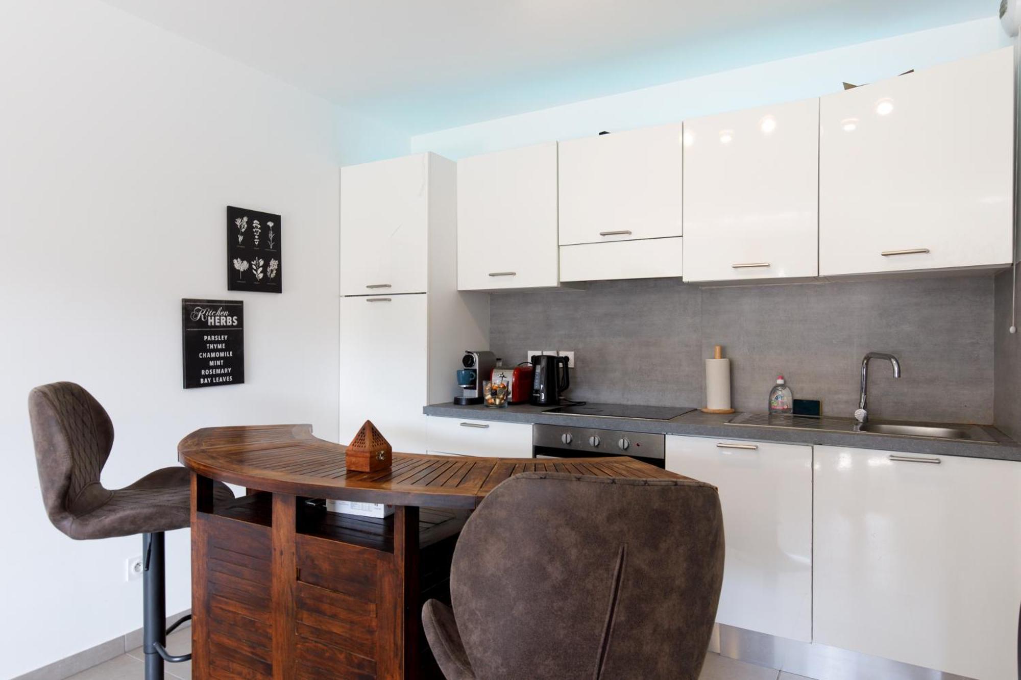 Lovely 2 Bedroom Condo With Pool Vallauris Exteriör bild