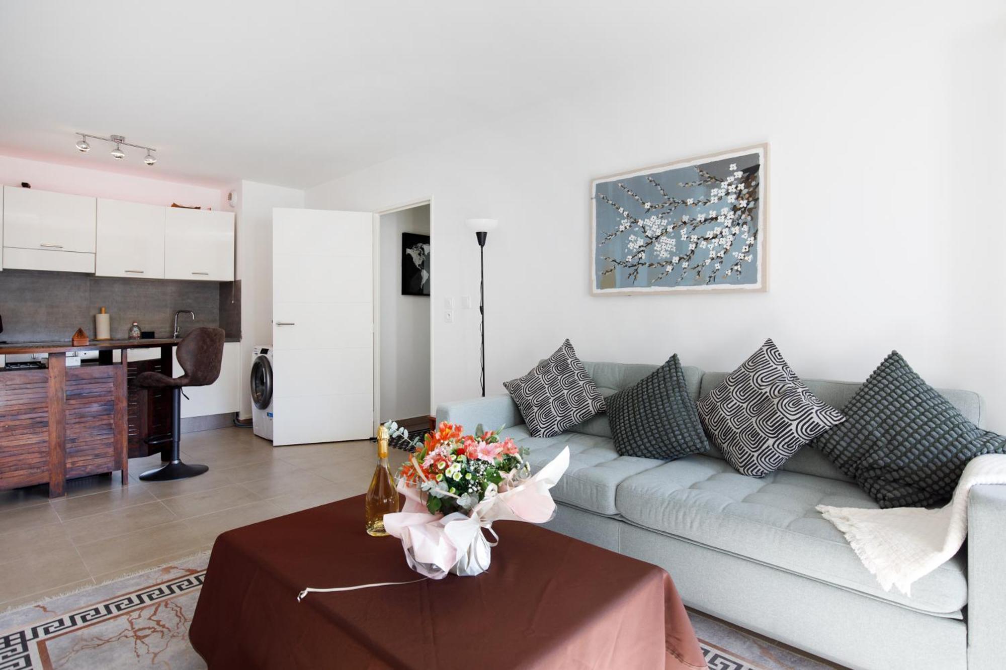 Lovely 2 Bedroom Condo With Pool Vallauris Exteriör bild