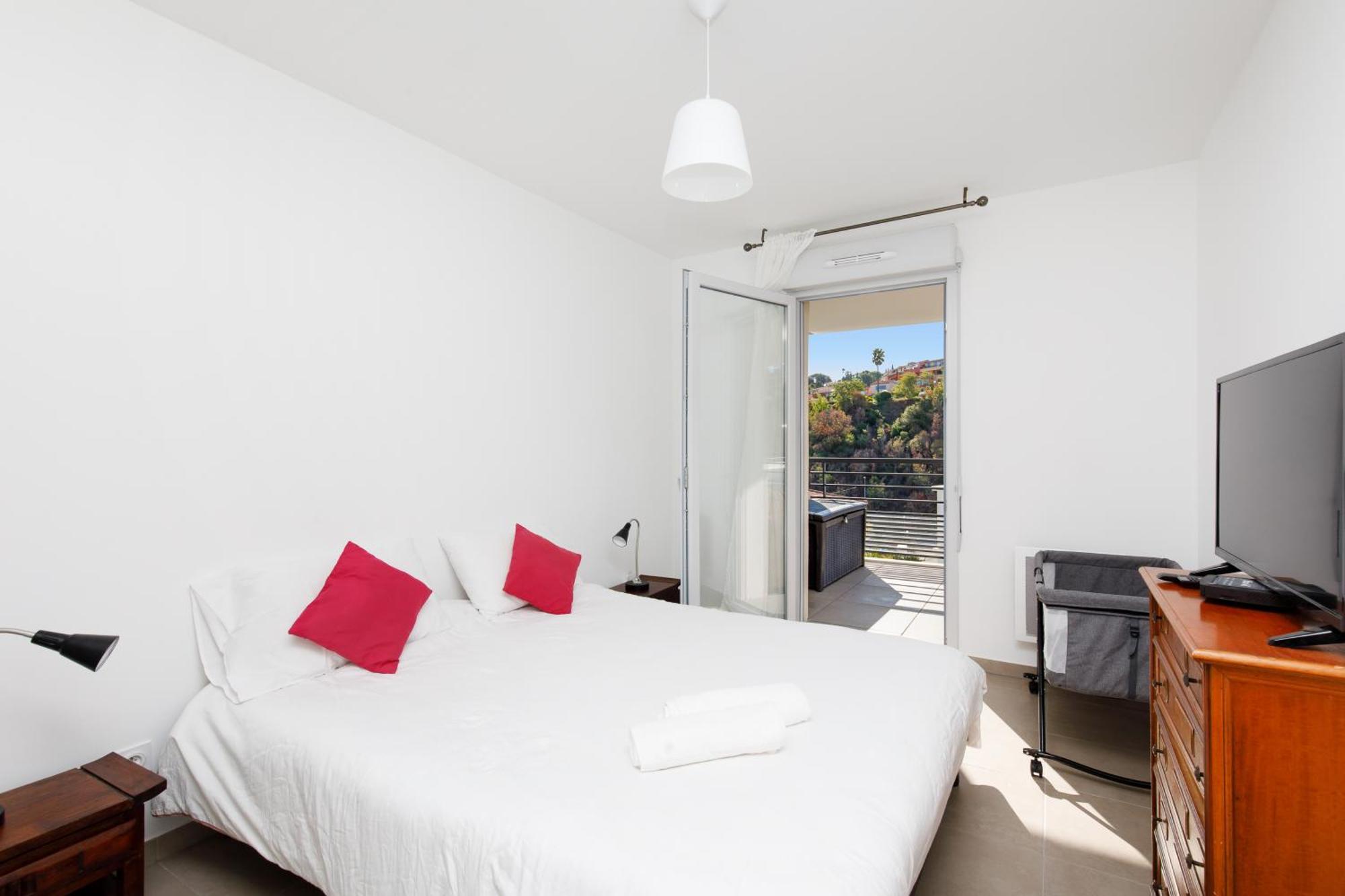 Lovely 2 Bedroom Condo With Pool Vallauris Exteriör bild