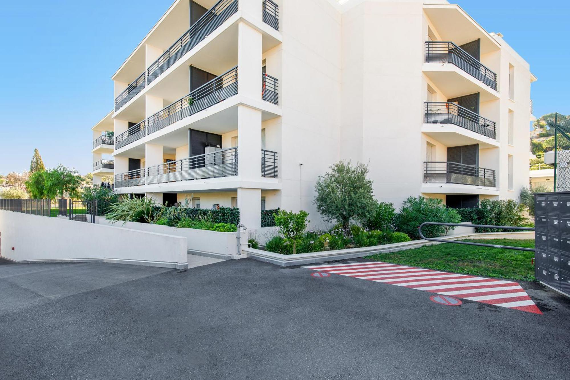 Lovely 2 Bedroom Condo With Pool Vallauris Exteriör bild