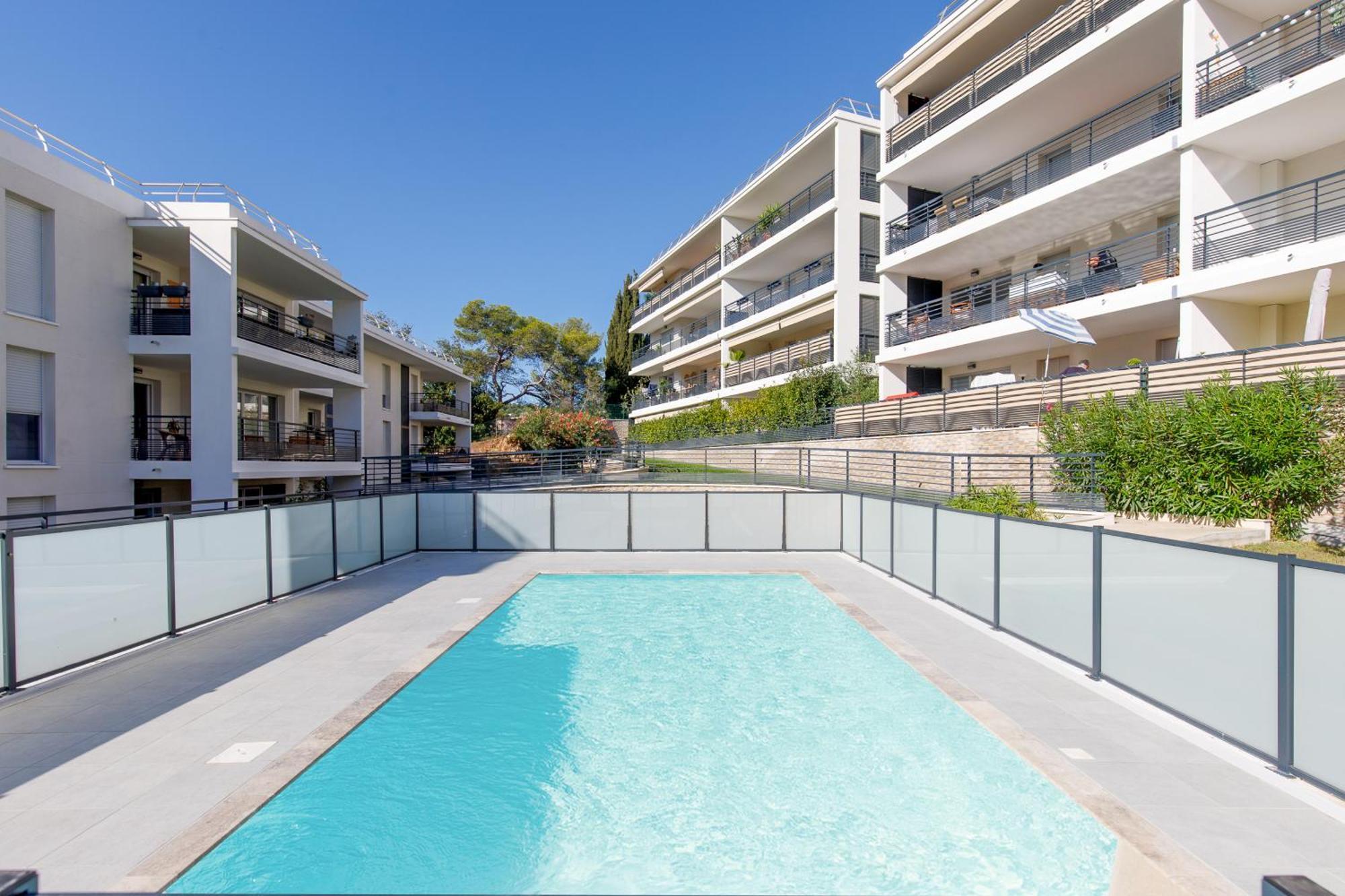 Lovely 2 Bedroom Condo With Pool Vallauris Exteriör bild