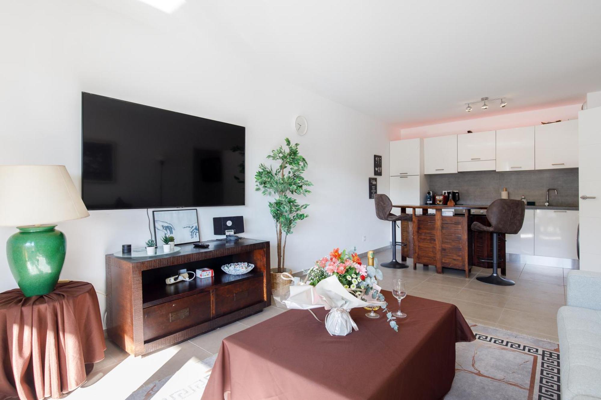Lovely 2 Bedroom Condo With Pool Vallauris Exteriör bild