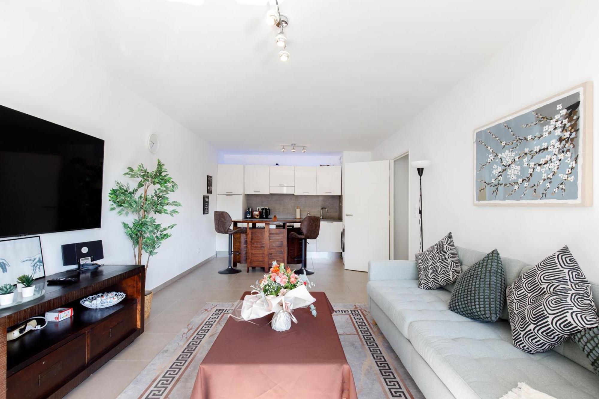 Lovely 2 Bedroom Condo With Pool Vallauris Exteriör bild